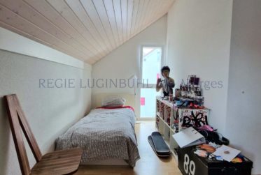 Grand appartement de 5.5 pièces en triplex dans immeuble en PPE