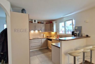 Grand appartement de 5.5 pièces en triplex dans immeuble en PPE