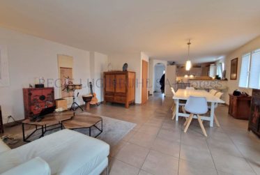 Grand appartement de 5.5 pièces en triplex dans immeuble en PPE