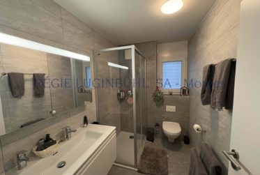 Bel appartement, moderne, de 3.5 pièces au rez-de-chaussée d'un petit immeuble